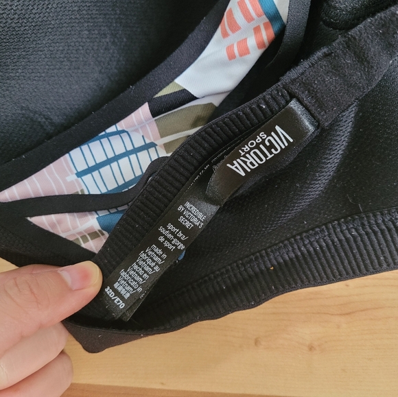 Victoria's Secret Sport Bra 32 D - Picture 4 of 4